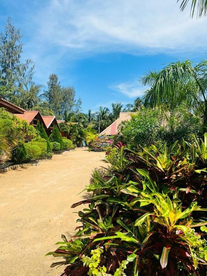 Mithra Paradise Beach Hotel Nilaveli Extérieur photo
